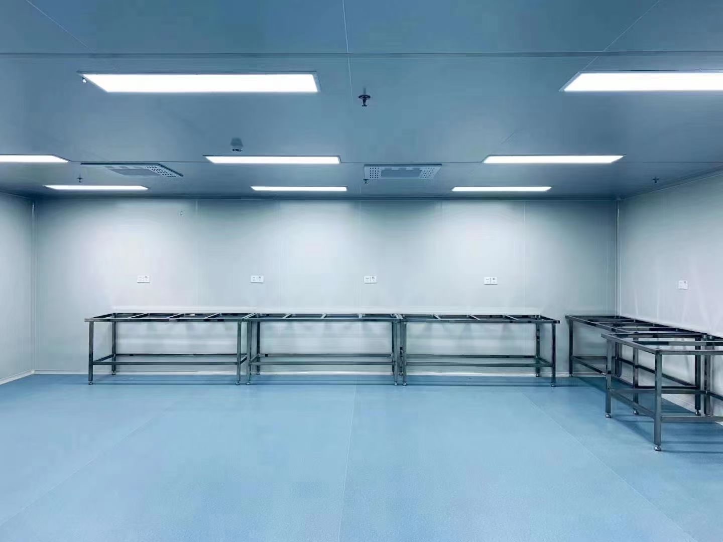 醫(yī)藥凈化車(chē)間裝修施工特點(diǎn)有哪些？醫(yī)藥凈化車(chē)間有哪些裝修特點(diǎn)？